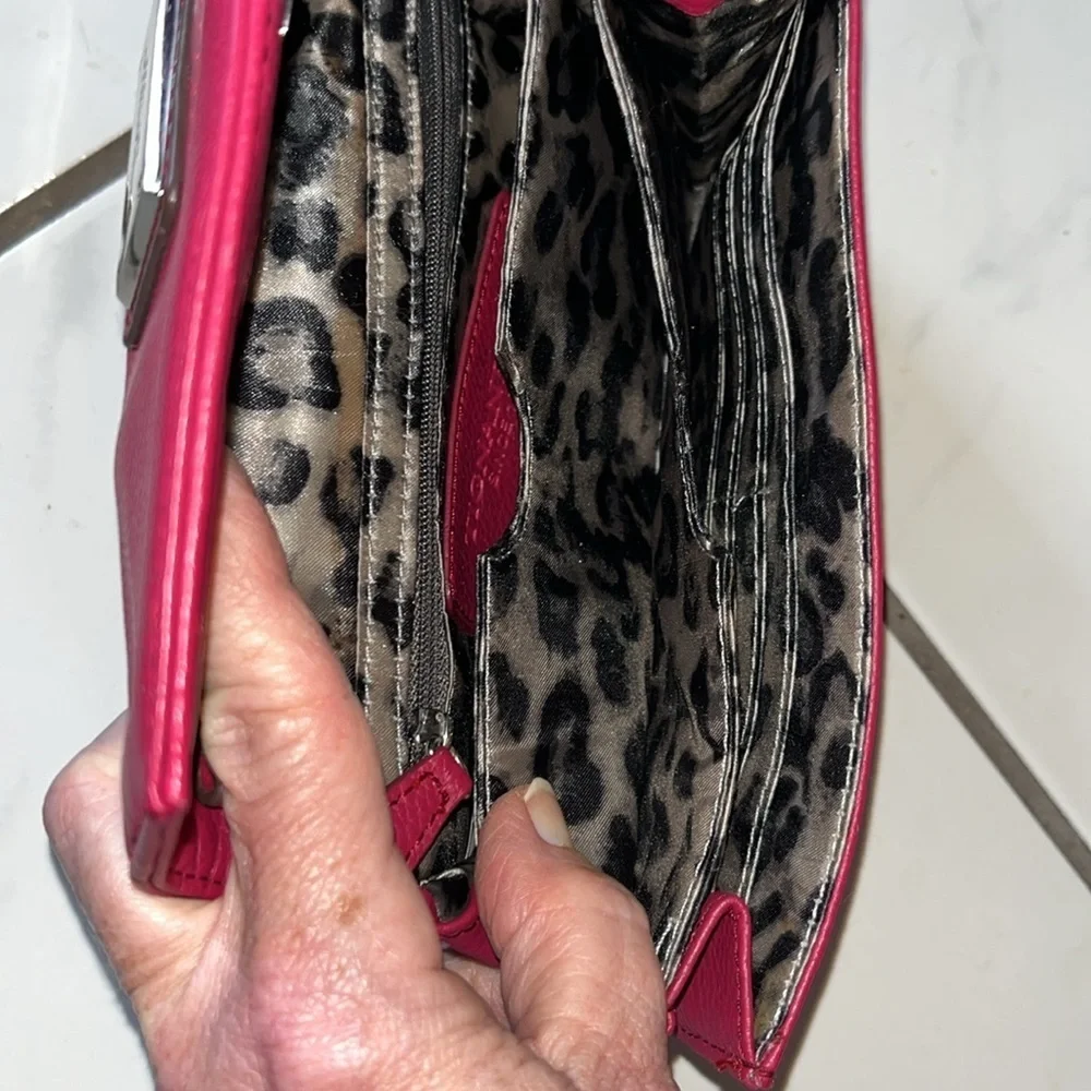 Tignanello Wallet on chain Crossbody bag phone case fuchsia Padded EUC 7.5w
